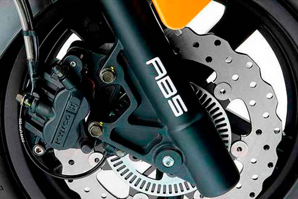 Qué es un sistema ABS y por qué transforma la seguridad en moto